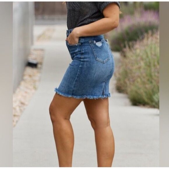 NWT RISEN JEANS Distressed Raw Frayed Edge Stretch Blue Denim Mini Skirt Sz 3X - Picture 2 of 12